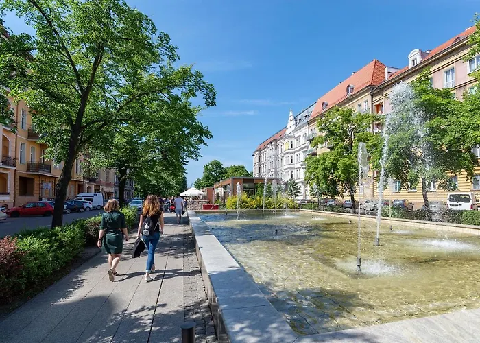 City Center, Sunny Spacious Luxury!